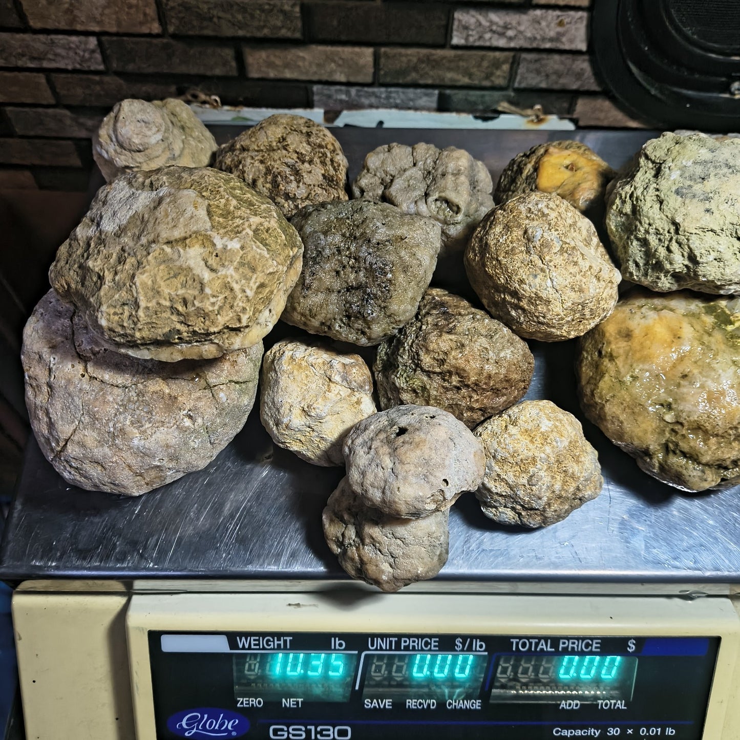 Kentucky Geode Kit for Kids, 1.5-10 lb Lot, Unopened, Break Your Own Quartz Crystals – Hand-Collected at Fishing Creek, KY